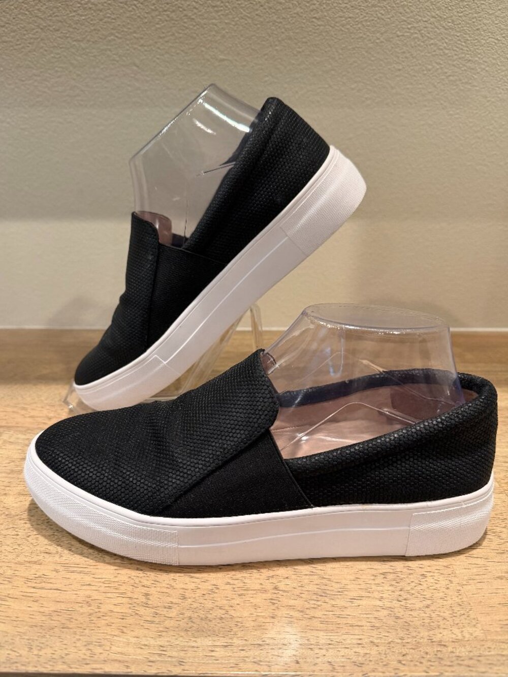 Vince Camuto Kanesya Black Leather Slip On Platform Sneakers 7.5